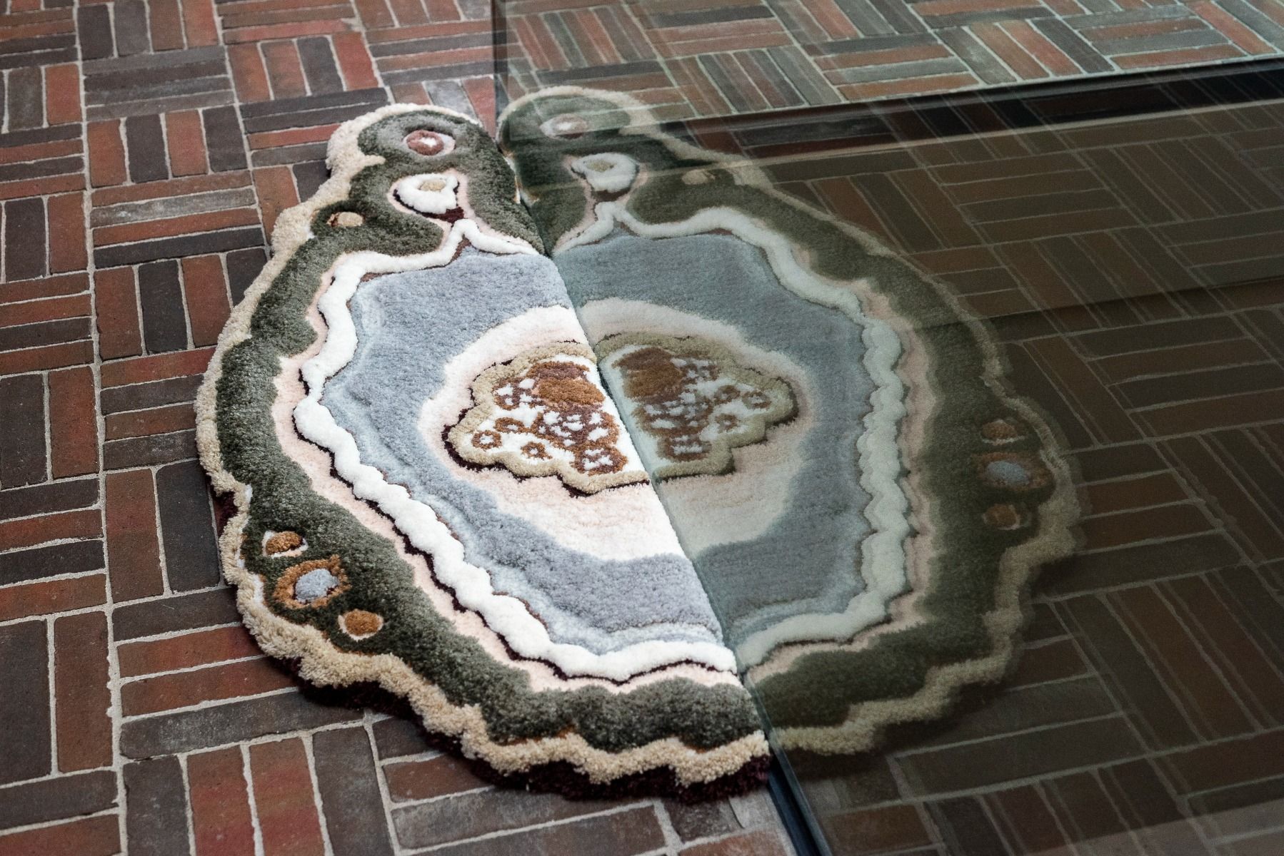 Lizan Freijsen - The living surface